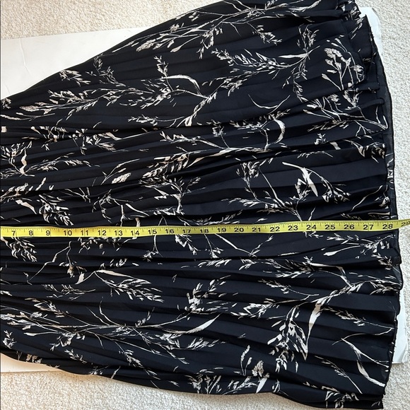 Black and tan Skirt abstract print Calf length  H&M lined midi skirt Size 4 - Picture 8 of 8